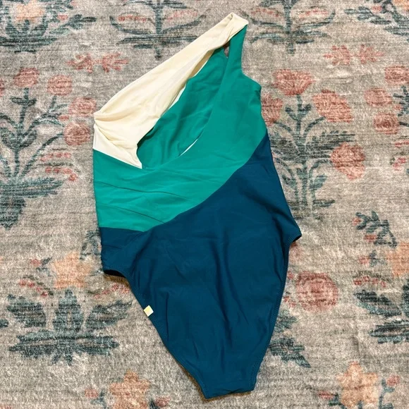 Summersalt the Side Stroke One-Shoulder Swimsuit - Picture 4 of 7